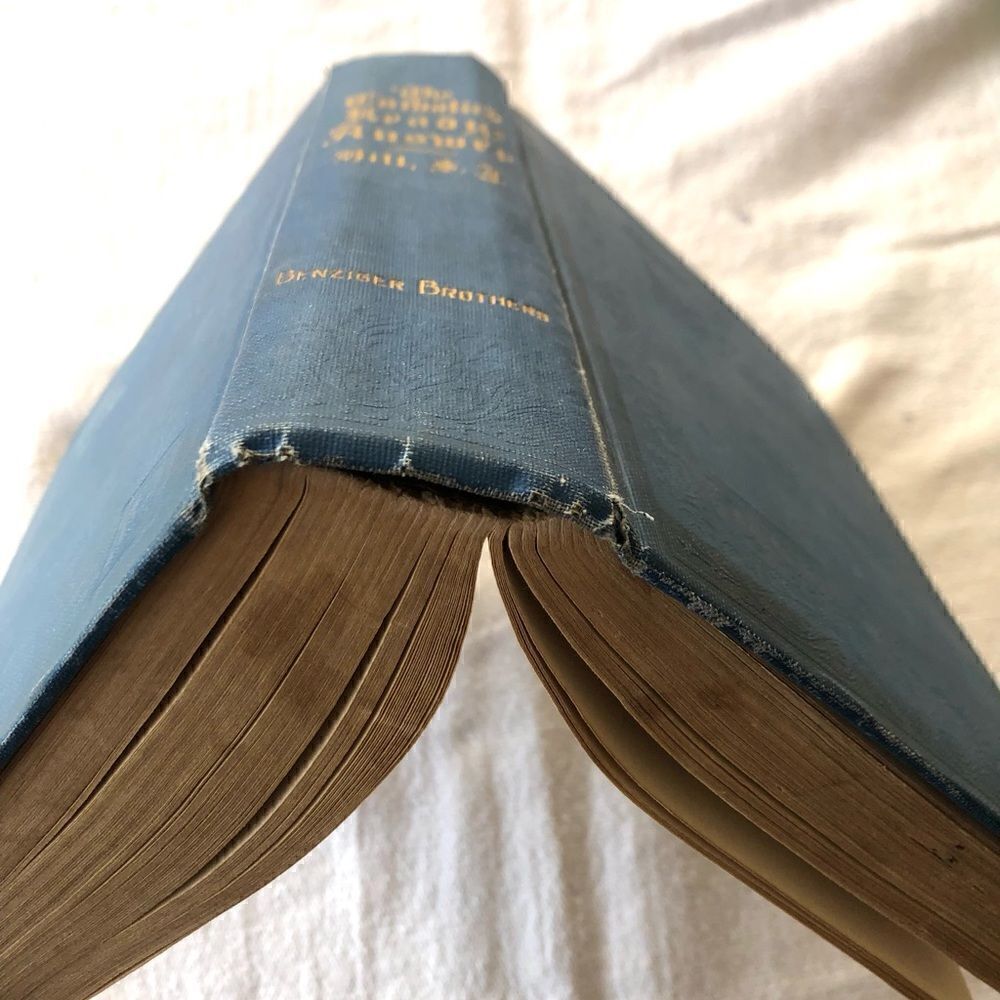 Catholic Maryknoll Missal prayer book. 1961 daily missal of the mystical body - Picture 2 of 10